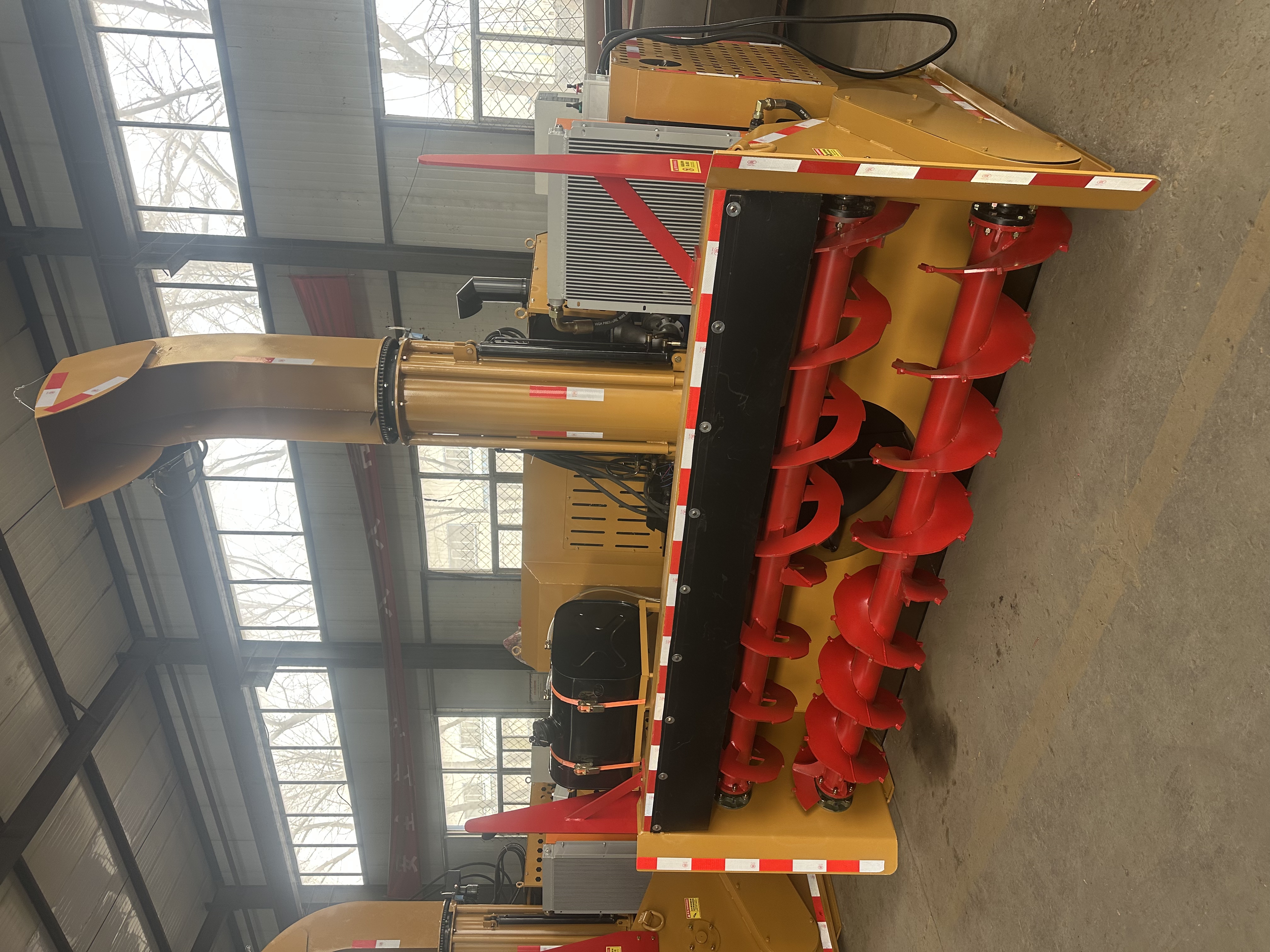 เครื่องเป่าหิมะขนาดใหญ่ใหม่พร้อมการออกแบบกังหันแบบ Double Auger พร้อมสำหรับโครงการกำจัดหิมะในฤดูหนาว